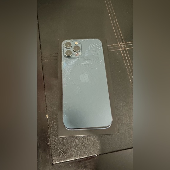 iPhone 12 Pro Max - Picture 6 of 11